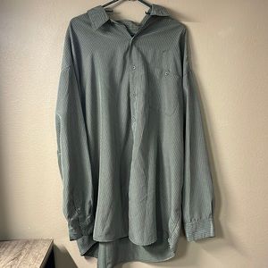 David and Taylor green button up xxl